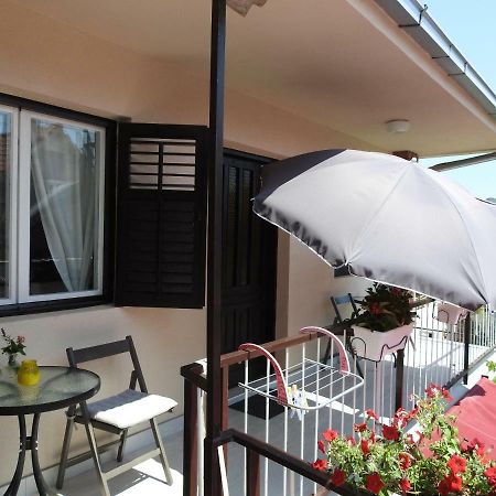 Apartment Antonela Слатине Екстер'єр фото
