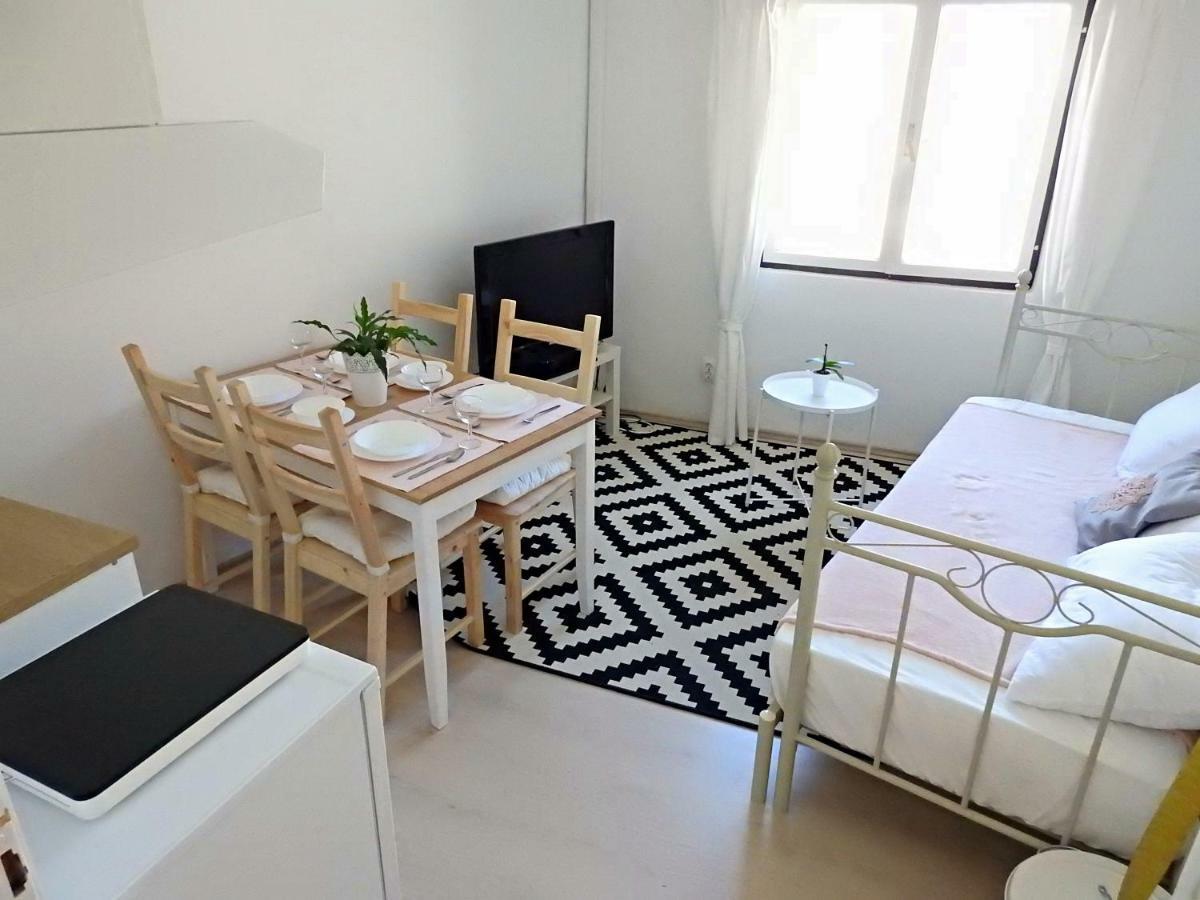 Apartment Antonela Слатине Екстер'єр фото