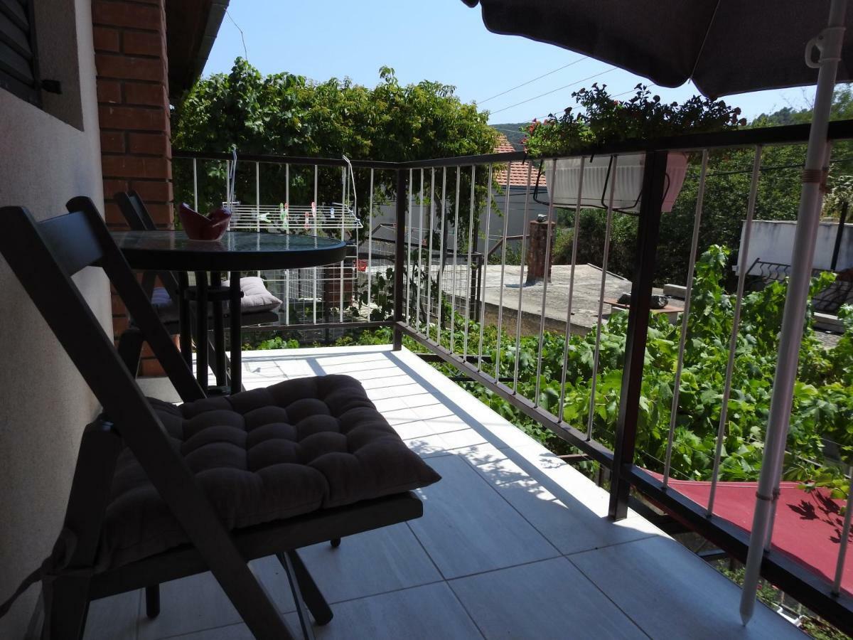 Apartment Antonela Слатине Екстер'єр фото